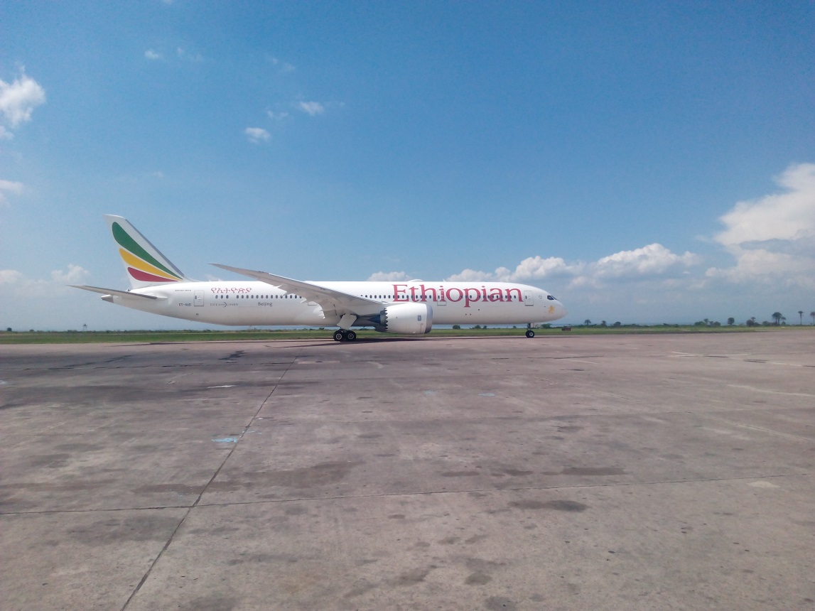 B787-9-at-Kinshasa